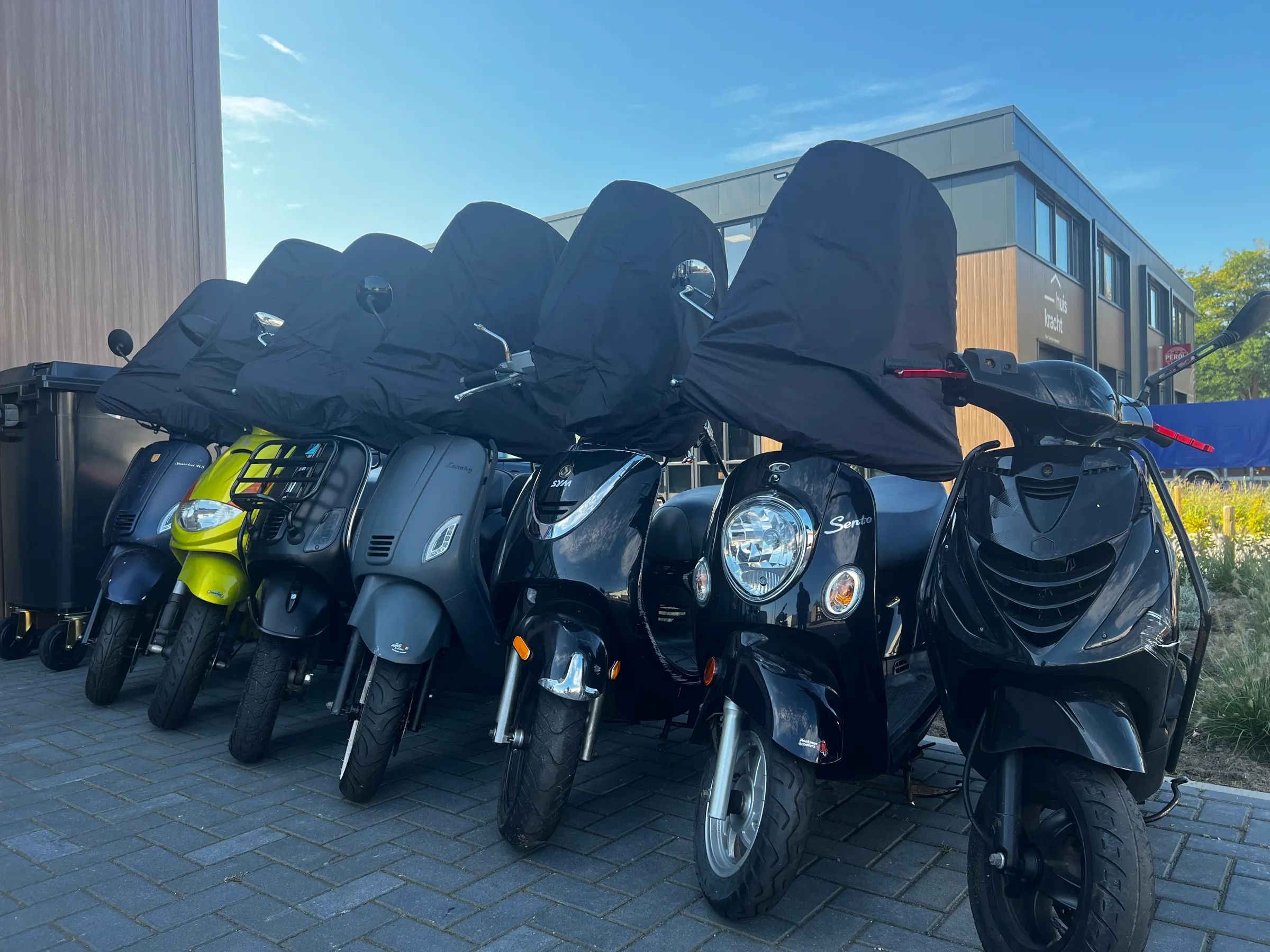 Showroom bij Hoekman Scooters in Apeldoorn